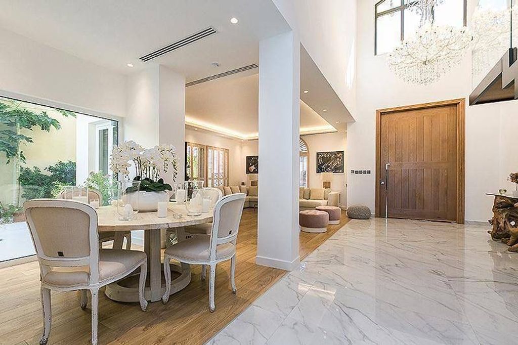 5 bedroom luxury Villa for sale in frond b, The Palm Jumeirah, Dubai 5 bedroom luxury villa for sale in frond b the palm jumeirah dubai3.jpg